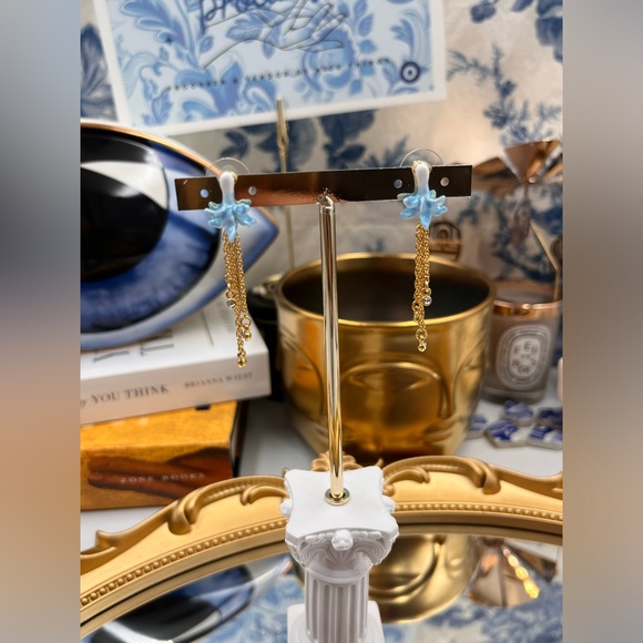 🆕 LES NEREIDES 🧿 NWOT Blue Bell Flower Dangling Crystal Post Earrings - Picture 13 of 16